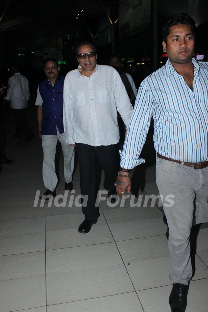 Dharmendra Snapped at Airport