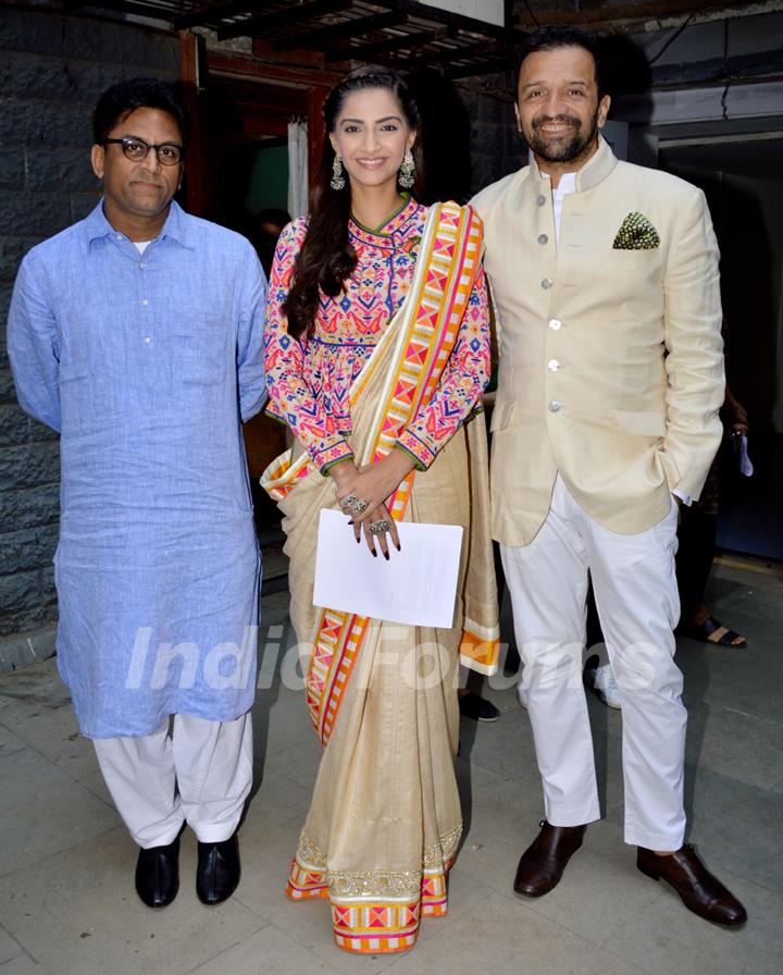 Sonam Kapoor and Atul Kasbekar Visits Neerja Bhanot's School on Republic Day