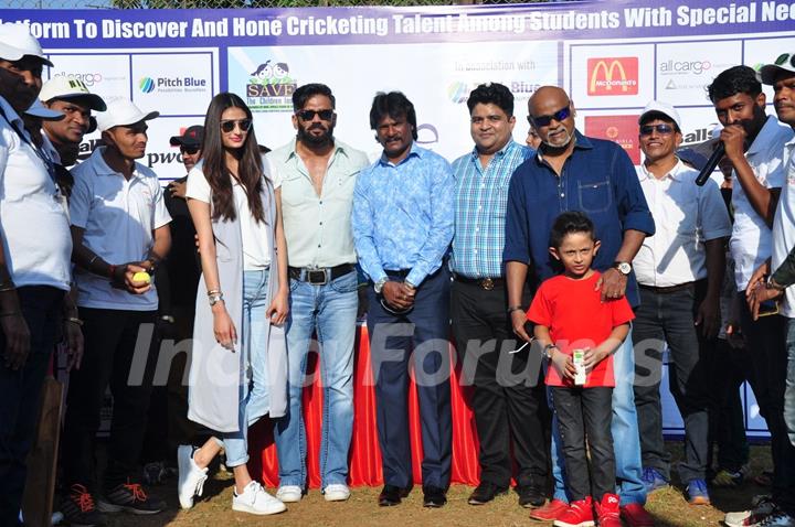 Vinod Kambli, Suniel and Athiya Shetty at Pitch Blue's Vishesh Cup