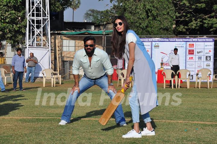 Athiya Shetty Bats at Pitch Blue's Vishesh Cup with Suniel Shetty as Wicket Keeper