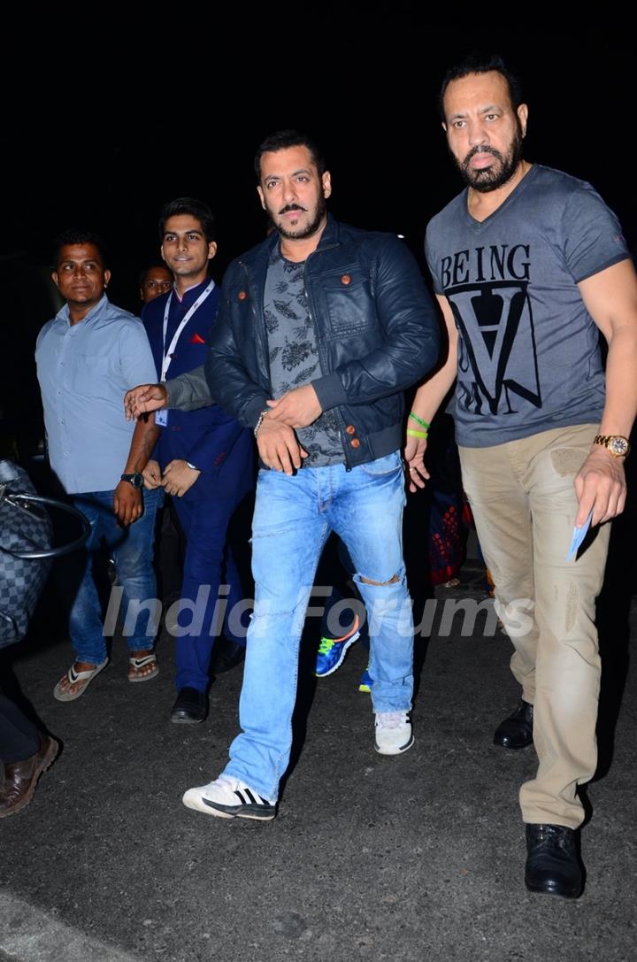 Salman Khan Snapped at Airport