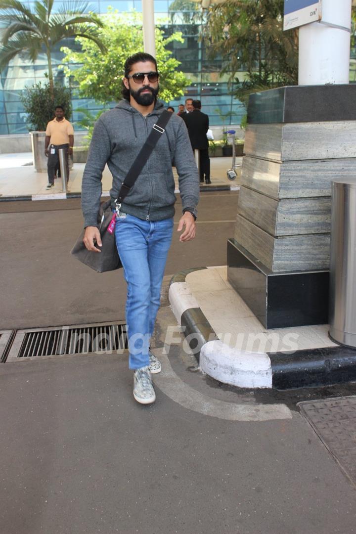 Farhan Akhtar Snapped at Airport