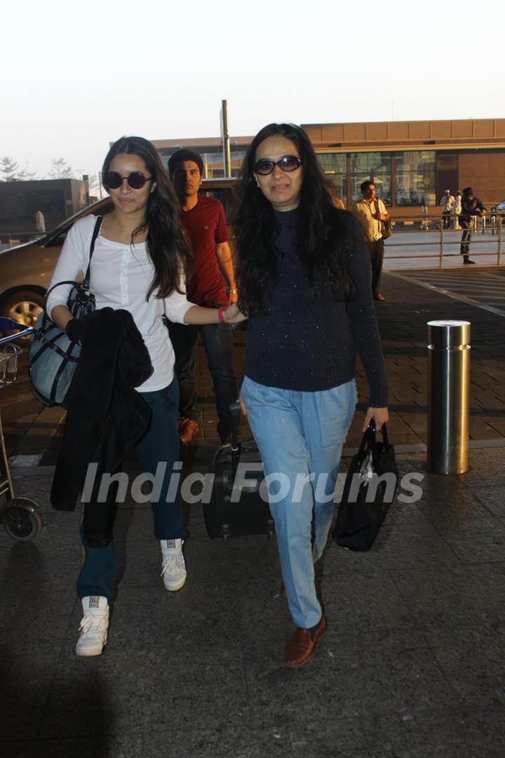 Shraddha Kapoor Snapped with Mother at Airport