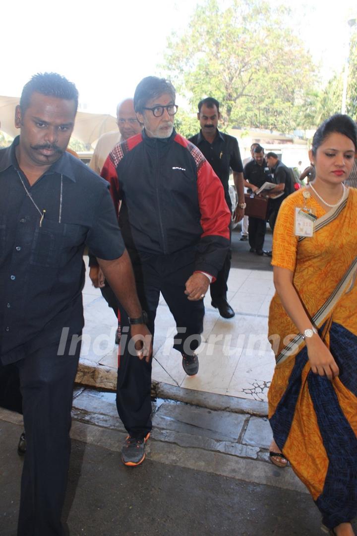 Amitabh Bachchan Snapped at Airport