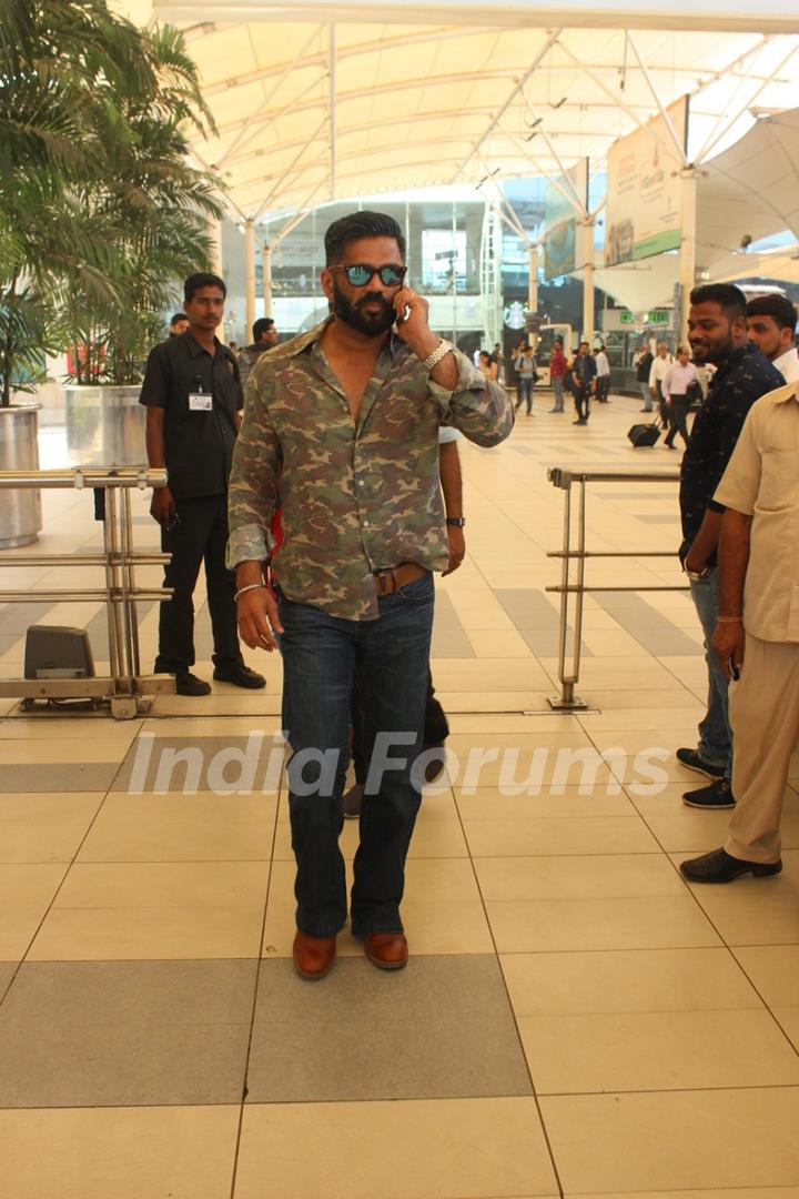 Suniel Shetty Snapped at Airport