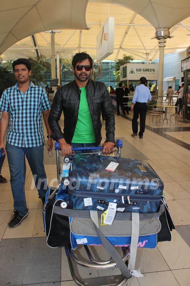 Shabbir Ahluwalia at Snapped at Airport