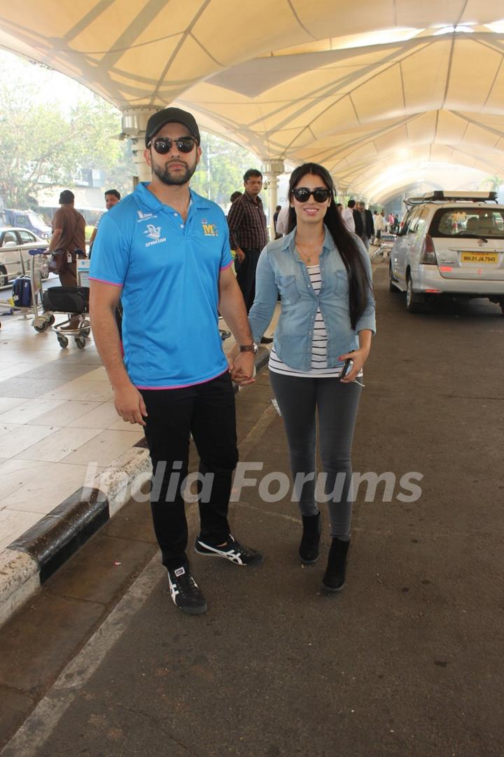 Aftab Shivdasani and Nin Dusanj Snapped at Airport