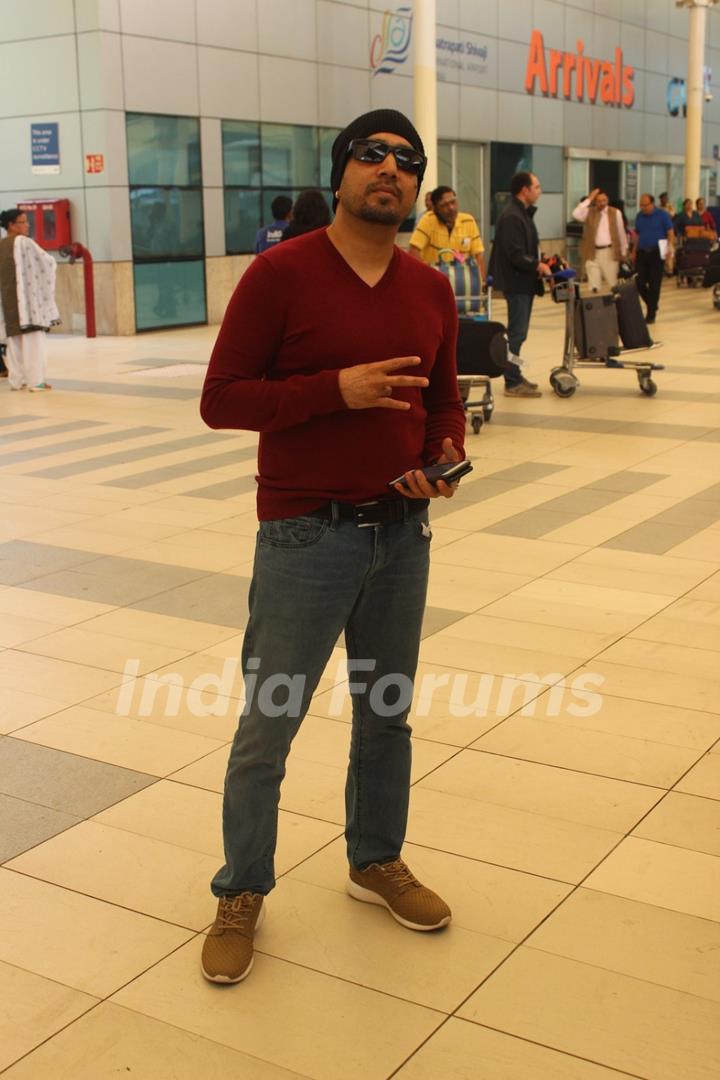 Mika Singh Snapped at Airport