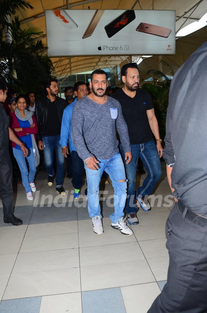 Salman Khan Snapped at Airport