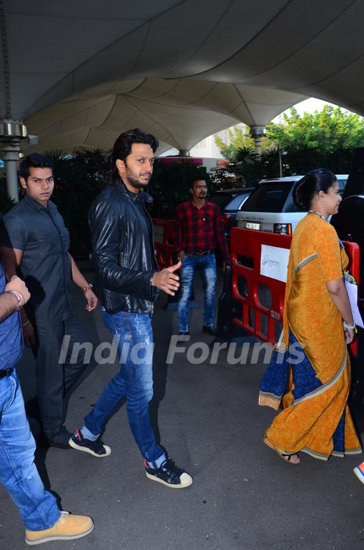 Riteish Deshmukh Snapped at Airport