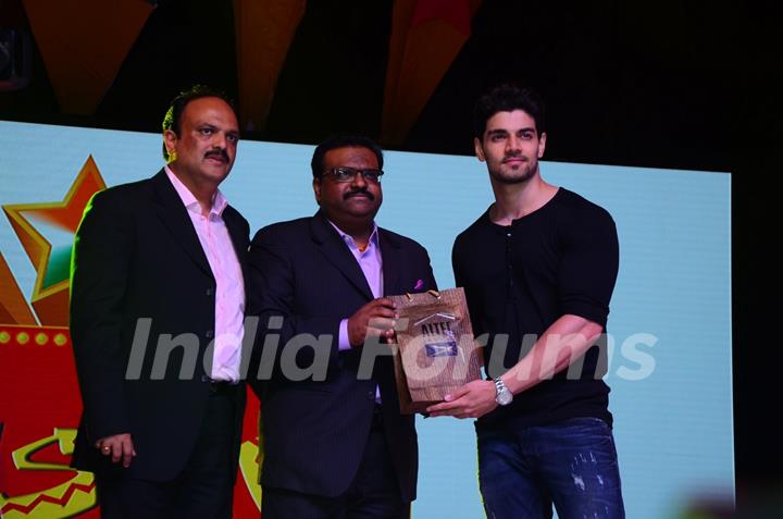 Sooraj Pancholi  at MET Utsav