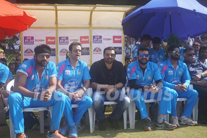 Rohit Roy,Sunny Deol, Suniel Shetty and Armaan Kohli Snapped at CCL Match