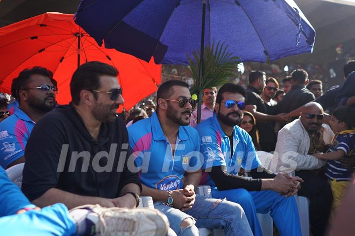 Sunny Deol, Salman Khan and Armaan Kohli Snapped at CCL Match