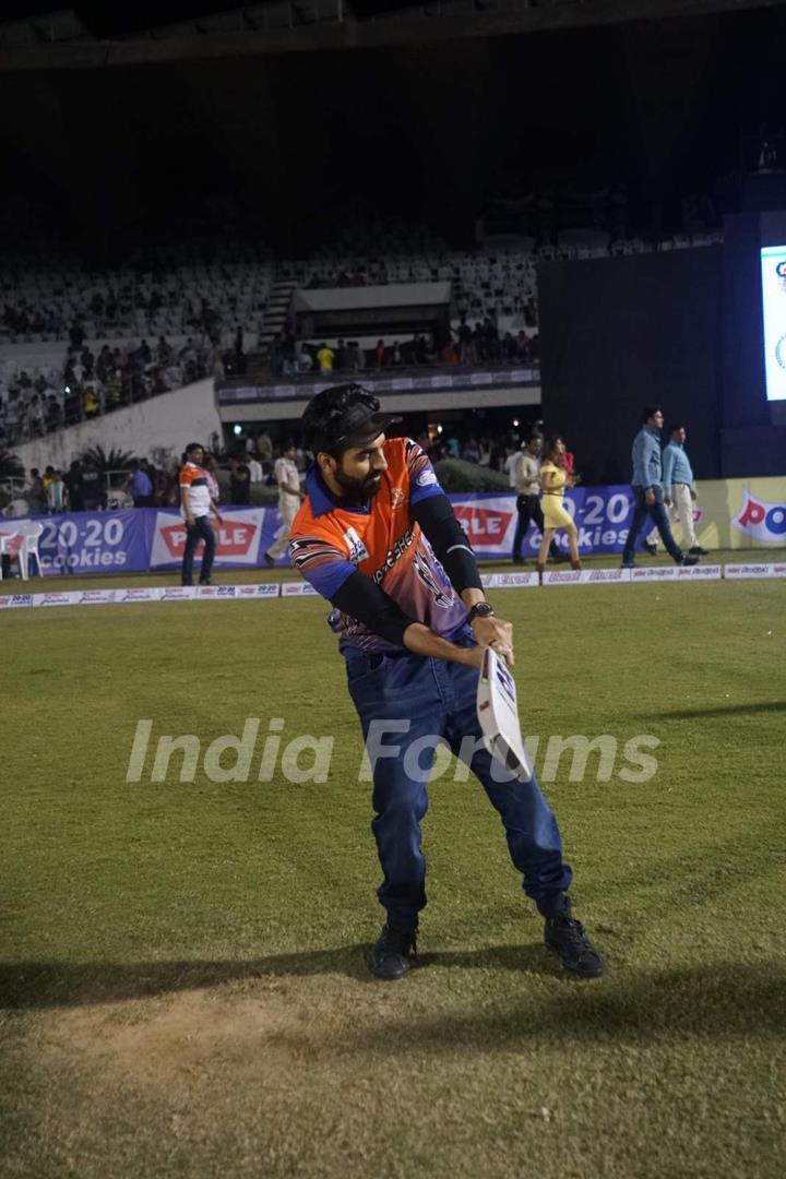 Ayushmann Khurran Bats for 'Punjab De Sher' at CCL Match