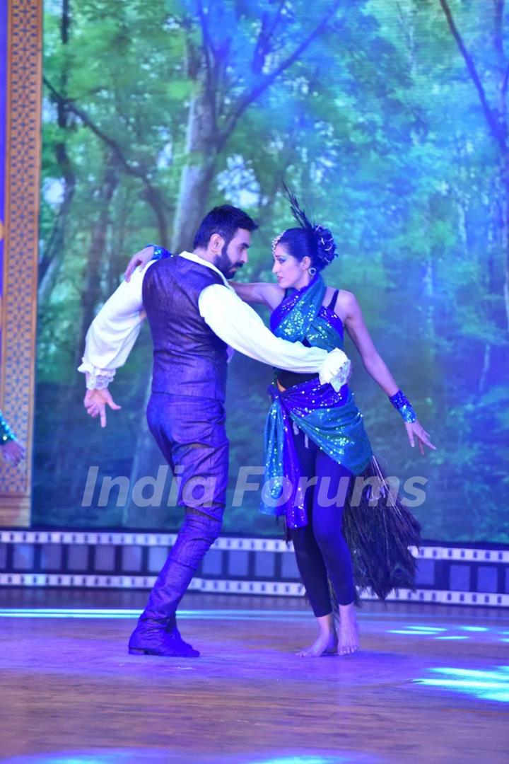 Sandip Soparrkar & Jesse Randhawa Performs the opening dance at 14th Mumbai International Film Fest