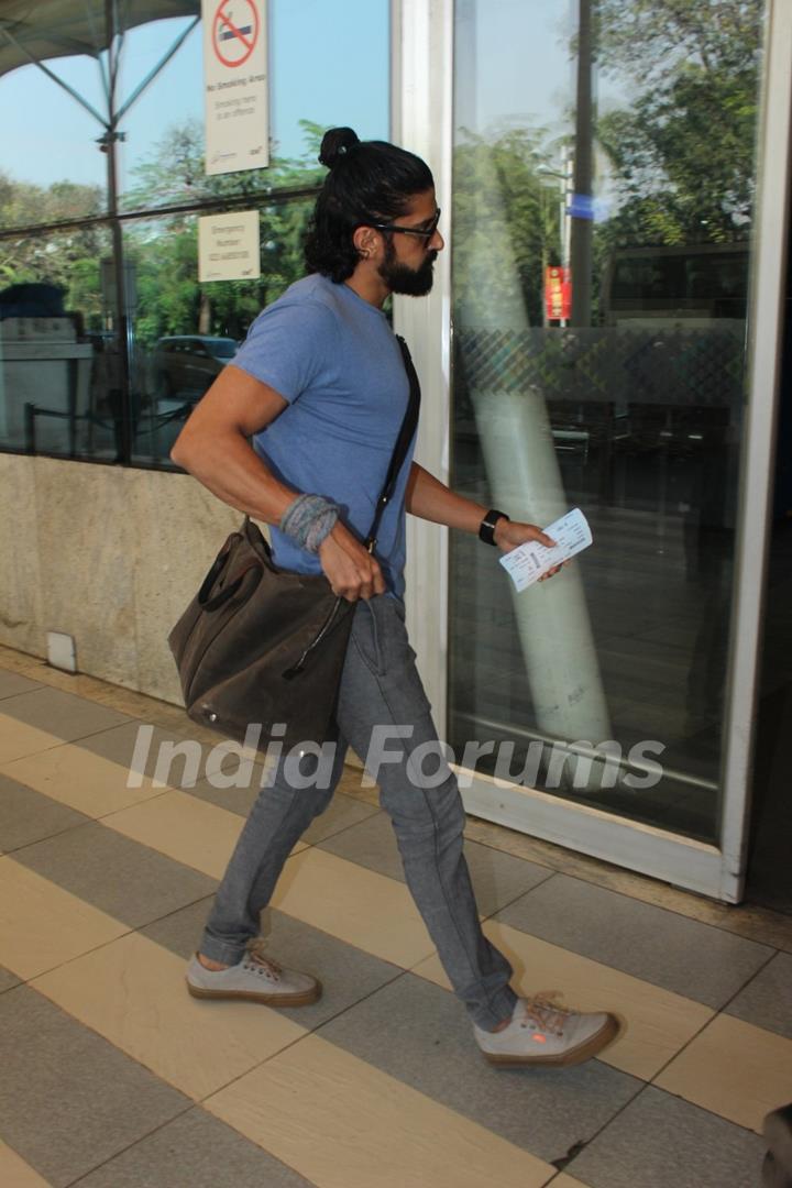 Farhan Akhtar Snapped at Airport