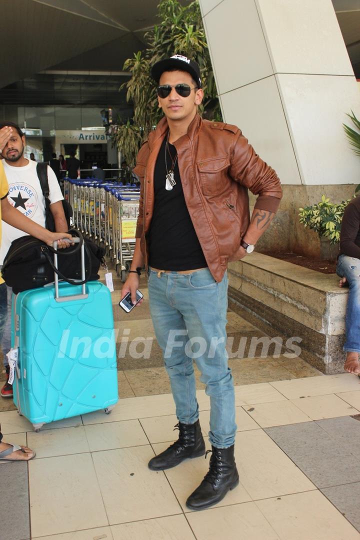 Prince Narula Snapped at Airport