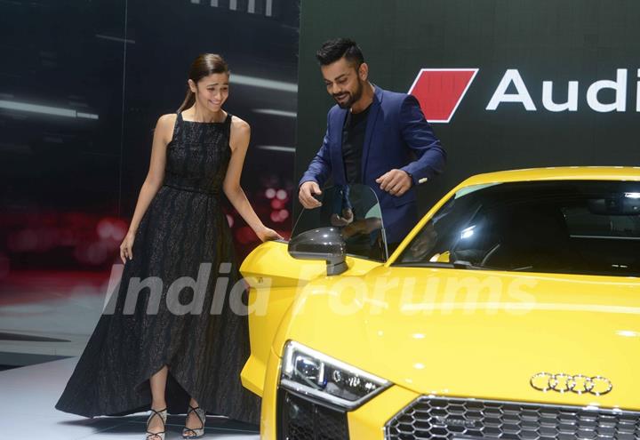 Virat kohli & Alia Bhatt Check Out the All New Audi R8 V10 at Auto Expo 2016 in Delhi