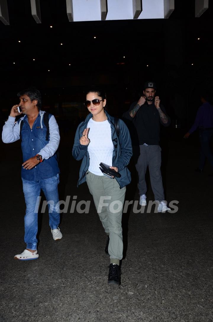 Sunny Leone Snapped at Airport