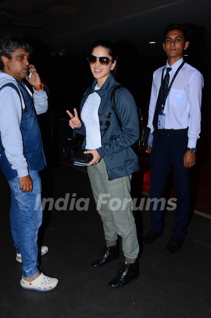 Sunny Leone Snapped at Airport