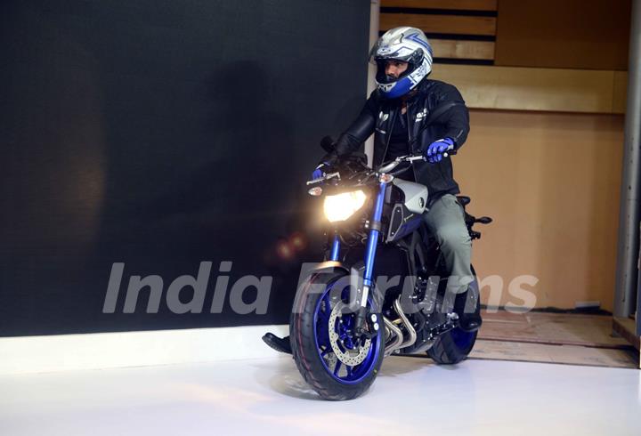 John Abraham Launches Yamaha MT-09 at Auto Expo 2016 in Delhi