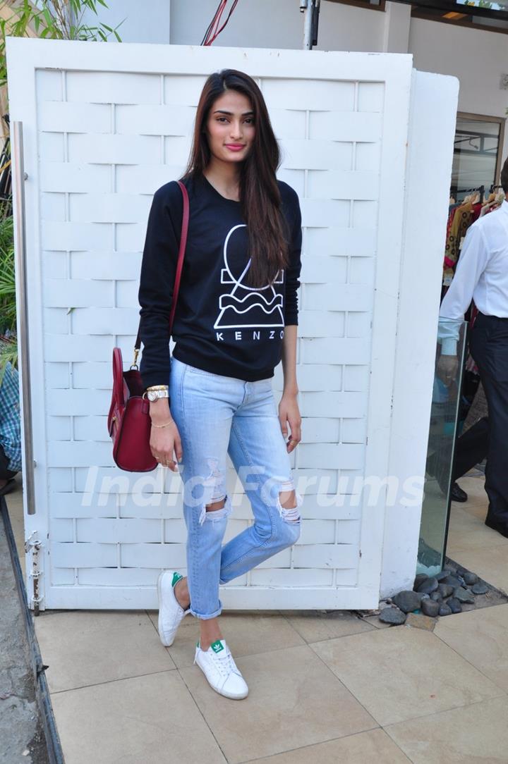 Athiya Shetty at Araaish Exhibition 2016