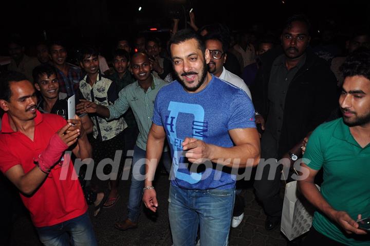 Salman Khan yet again walks down the street from Olive to Dewan's house