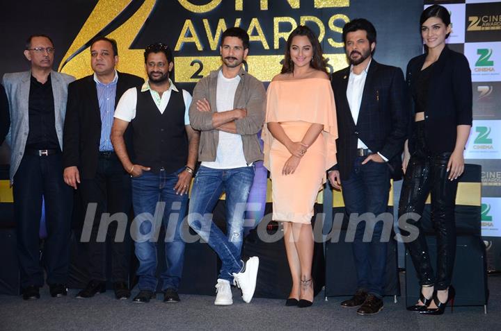 Resul Pookutty, Kriti Sanon, Sonakshi Sinha, Anil and Shahid Kapoor at Press Meet of Zee Cine Awards