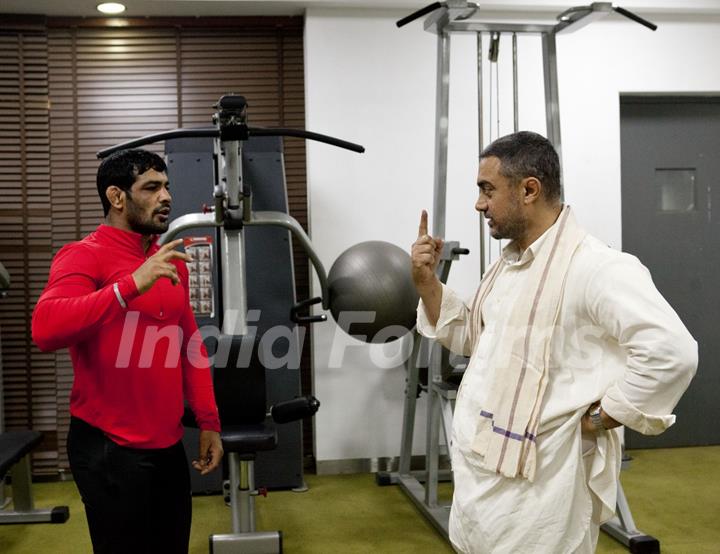 Wrestler Sushil Kumar meets Aamir Khan