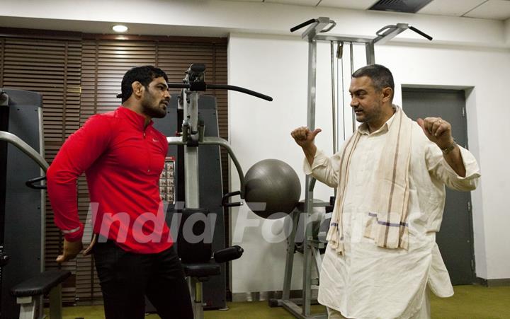 Wrestler Sushil Kumar meets Aamir Khan