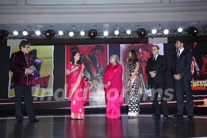 Amitabh and Abhishek Bachchan, Shweta Nanda and Jaya Bachchan at NDTV Indian of the Year Awards