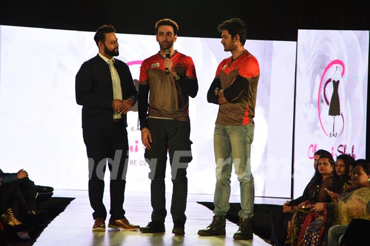 Nandish Singh Sandhu interacts with the audience at Charmi Shah's Fashion Show