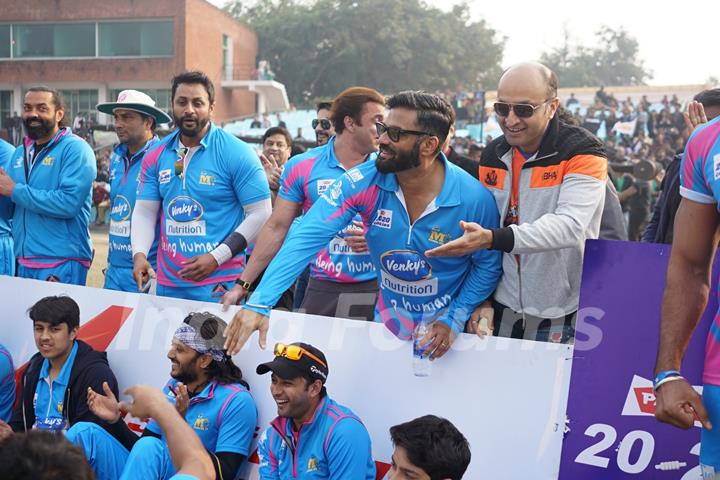 Suniel Shetty, Riteish Day and Sohail Khan at 'Celebrity Cricket League' Match