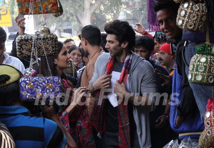 Aditya Roy Kapur Buys for Katrina Kaif at Janpath Market to Promote 'Fitoor'