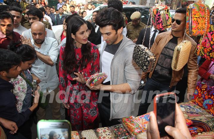 Katrina Kaif and Aditya Roy Kapur Promotes 'Fitoor' by goin on a Shopping Spree at Janpath Market