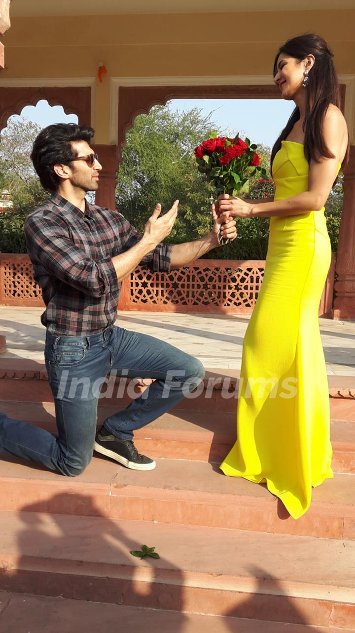 Aditya Roy Kapur Presents a Truck Full of Roses on Rose Day Katrina!