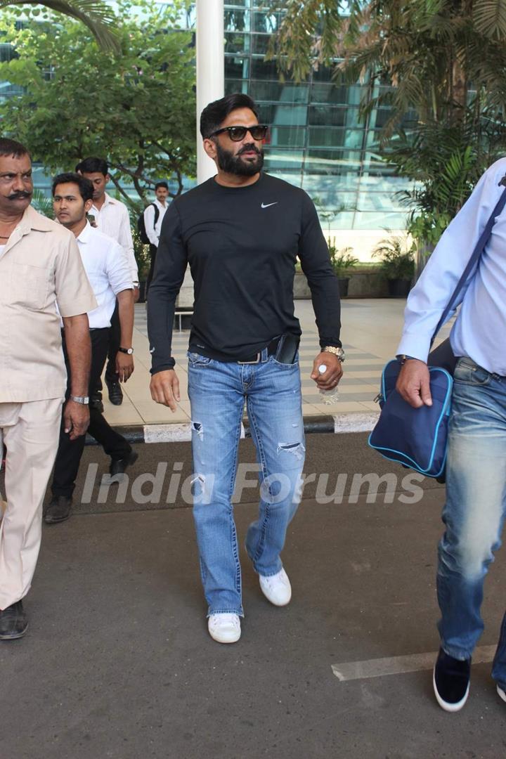 Suniel Shetty Snapped at Airport