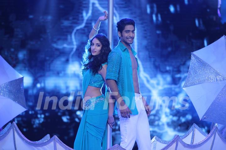 Nora Fatehi and Sanam at Star Plus's Valentine Day Special Episode - Ishkiyaon Dhishkiyaon