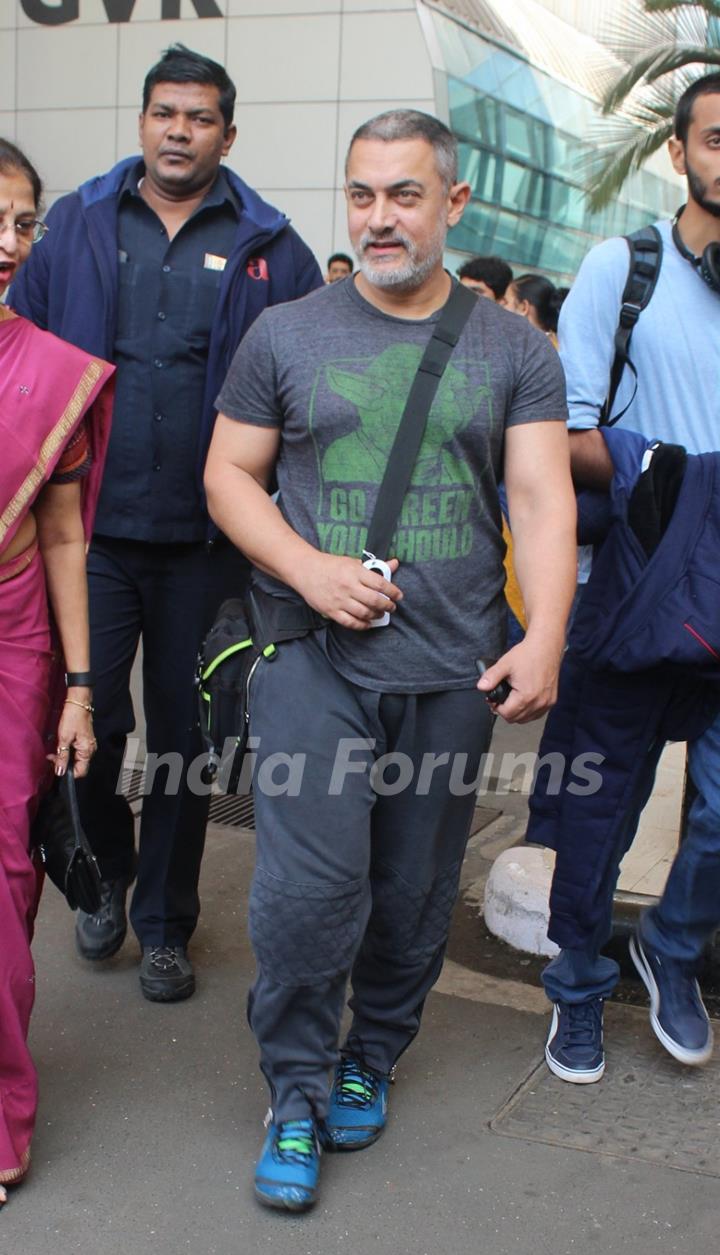 Aamir Khanna Snapped at Airport