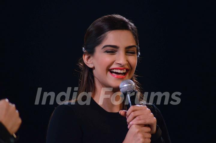 Sonam Kapoor's Mesmerizing Smile! : Snapped at Kala Ghoda Festival  2016