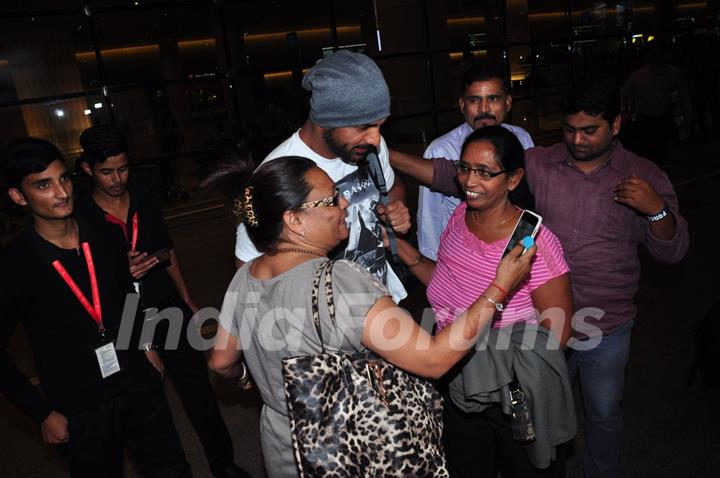 John Abraham Snapped at Airport