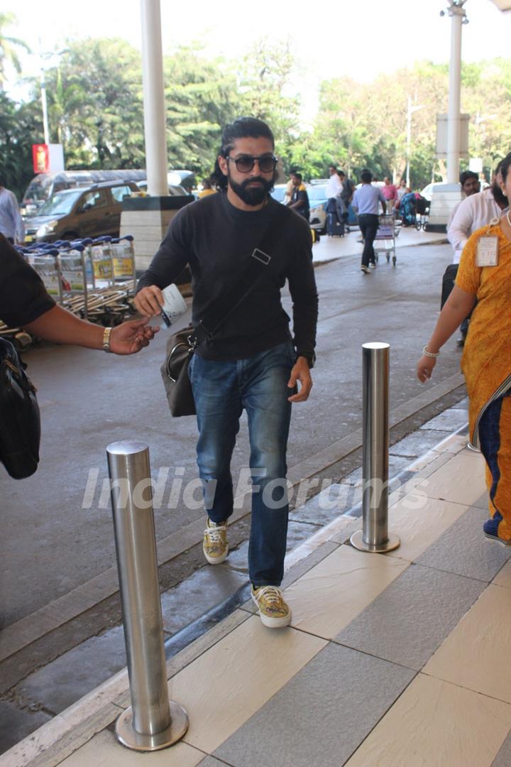 Airport Spotting: Farhan Akhtar