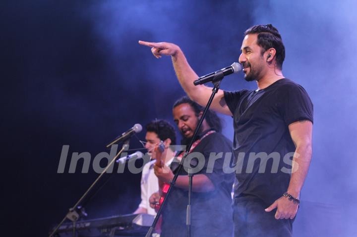 Vir Das Performs for Pepe Jeans Music Fest at Kala Ghoda Arts Festival 2016