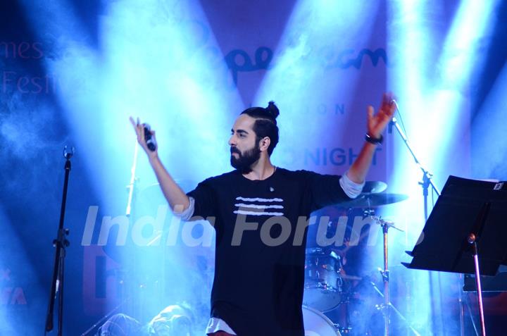 Ayushmann Khurrana Performs at Pepe Jeans Music Concert Held at Kala Ghoda Arts Festival 2016!