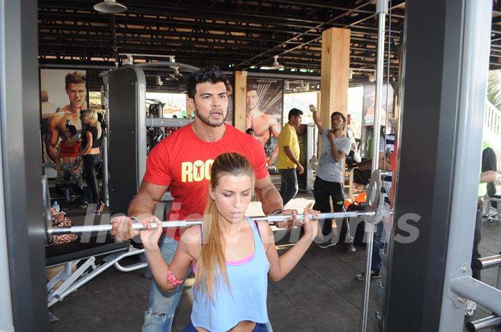 Sahil Khan Trains at his Gym at Launch of 'MuscleBeach' at Baga Beach Goa