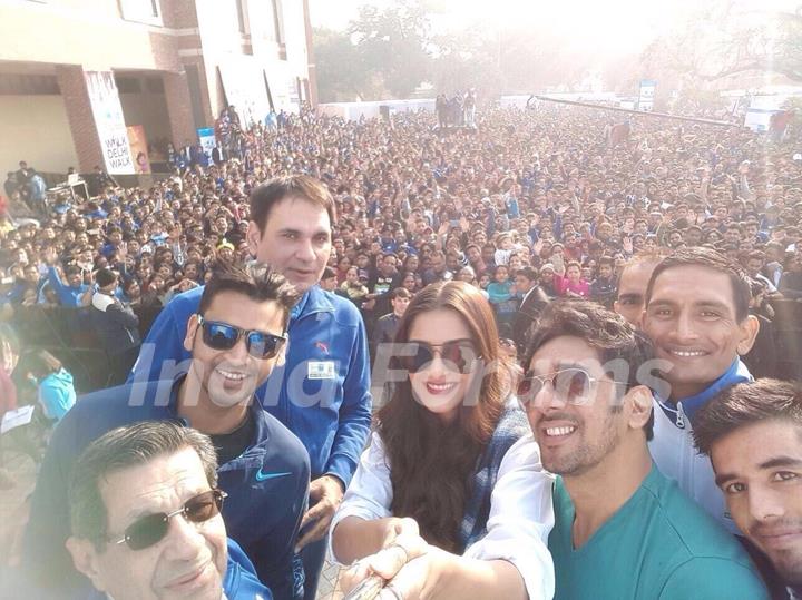 Sonam Kapoor Takes Selfie at Max Bupa 'Walk for Health' Walkathon