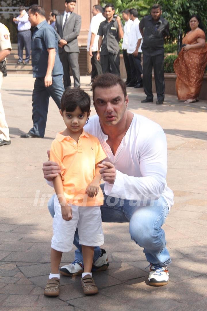 Sohail Khan with his Kid at Arpita Khan's Baby Shower!