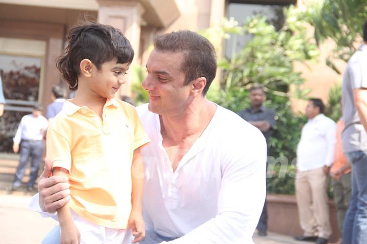 Sohail Khan with his Kid at Arpita Khan's Baby Shower!