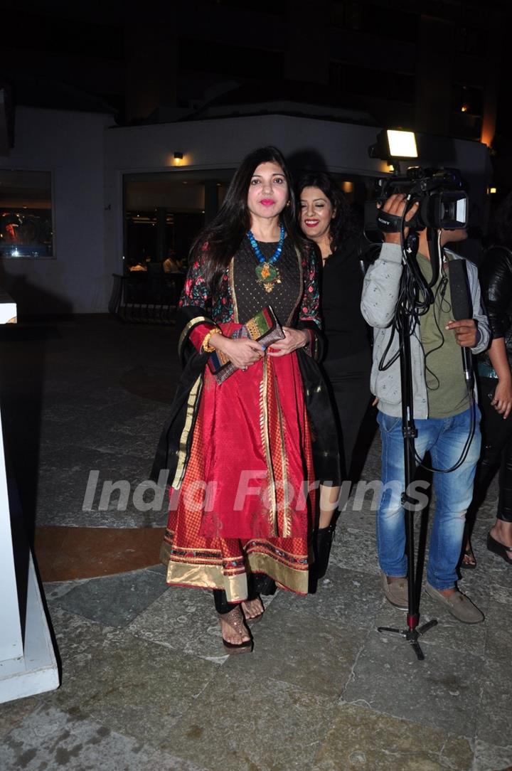 Alka Yagnik at Event of Sameer Anjaan Receiving the Guinness World Record Certificate!