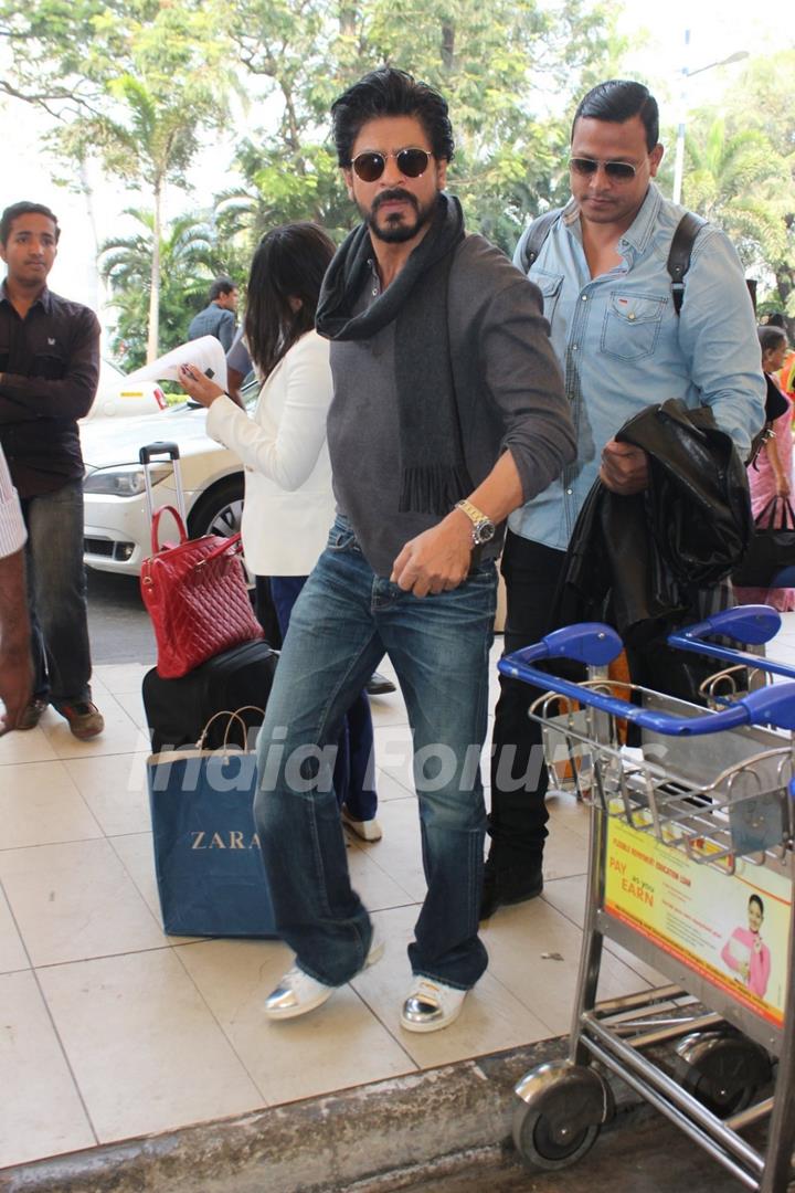 Airport Diaries: Shah Rukh Khan Leaves for Delhi